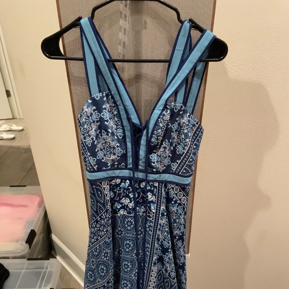 BCBGMaxAzria blue pattern long dress size 0